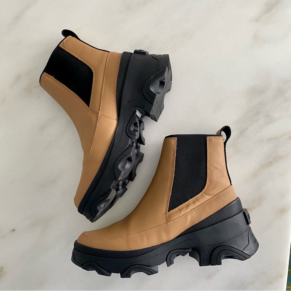 Sorel NWOT Brex Chelsea Boot waterproof Buff/Blk 8.5 never worn year round wear